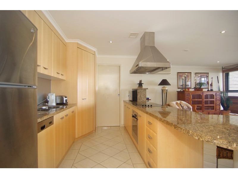 Level 13 APT. 81 / 107 Esplanade, Cairns City QLD 4870