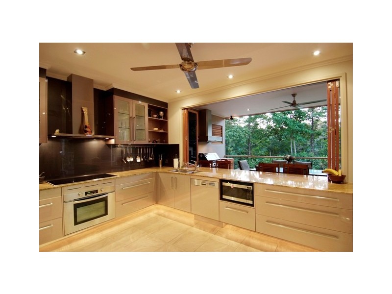7 Brady Close, Brinsmead QLD 4870