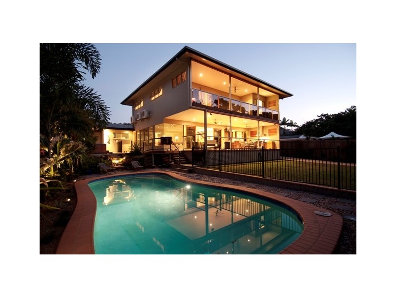 7 Brady Close, Brinsmead QLD 4870