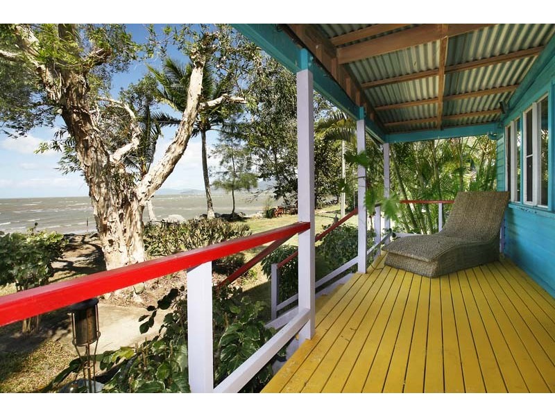 121 O’SHEA ESPLANADE, Machans Beach QLD 4878