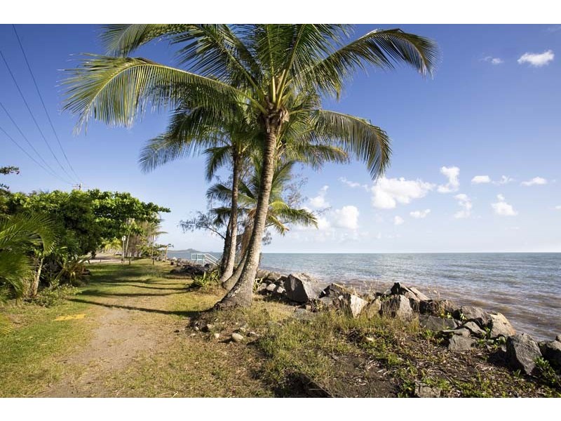 121 O’SHEA ESPLANADE, Machans Beach QLD 4878