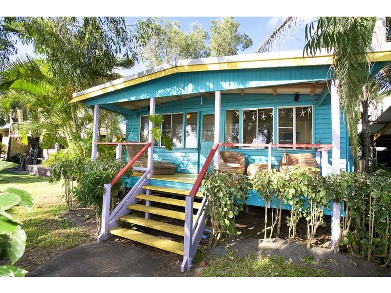 121 O’SHEA ESPLANADE, Machans Beach QLD 4878