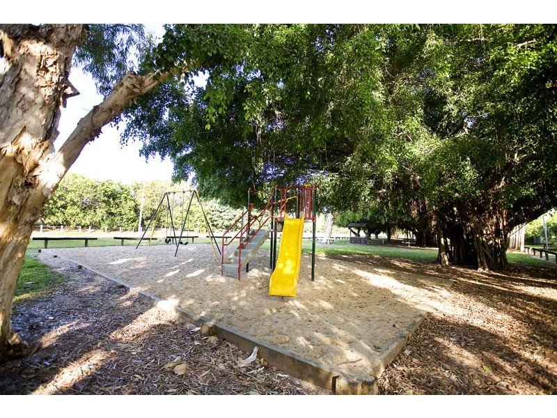 121 O’SHEA ESPLANADE, Machans Beach QLD 4878