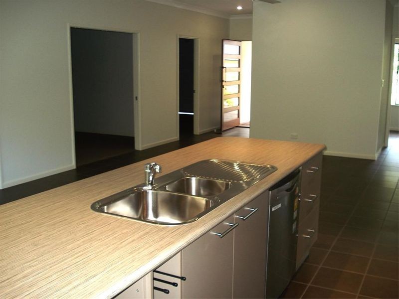 17 DAVIDSON CLOSE, Redlynch QLD 4870