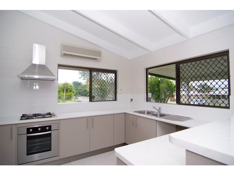 2 Brett Street, Mooroobool QLD 4870