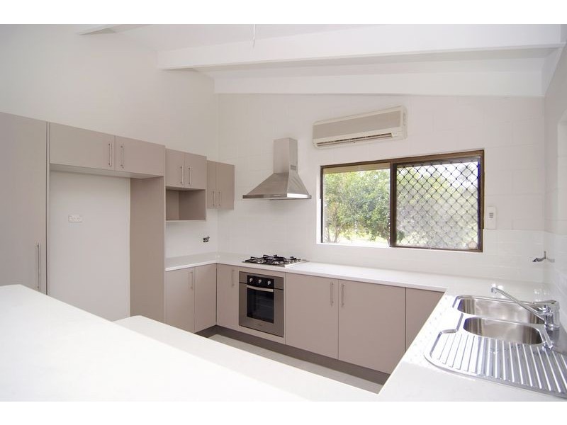 2 Brett Street, Mooroobool QLD 4870