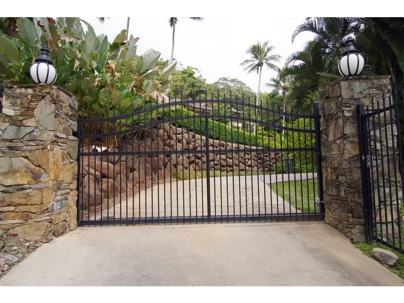 114 Hillview Cr, Whitfield QLD 4870