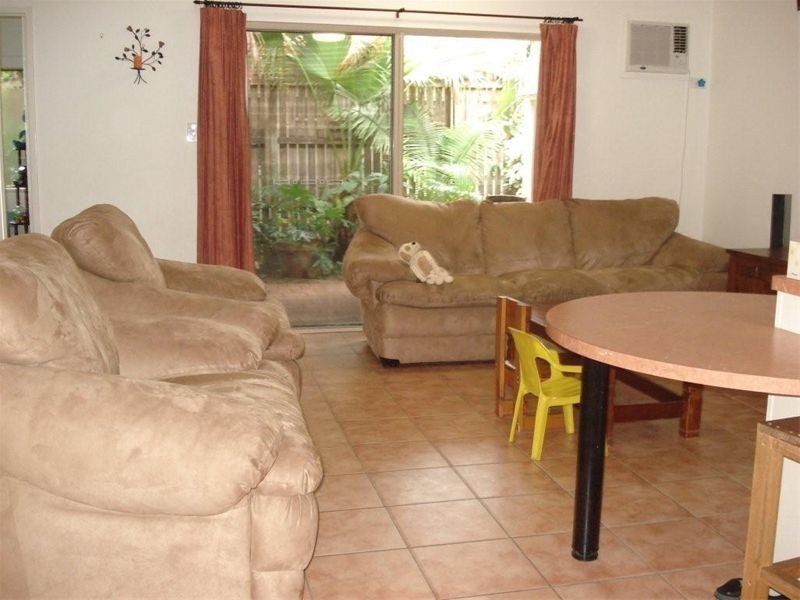 TUSCANY BEACH VILLAS, Trinity Beach QLD 4879