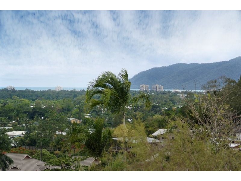 7 Woodmont Place, Cairns QLD 4870