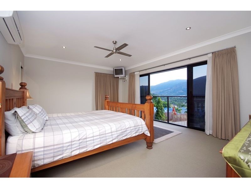 16 PLAYFORD CLOSE, Brinsmead QLD 4870