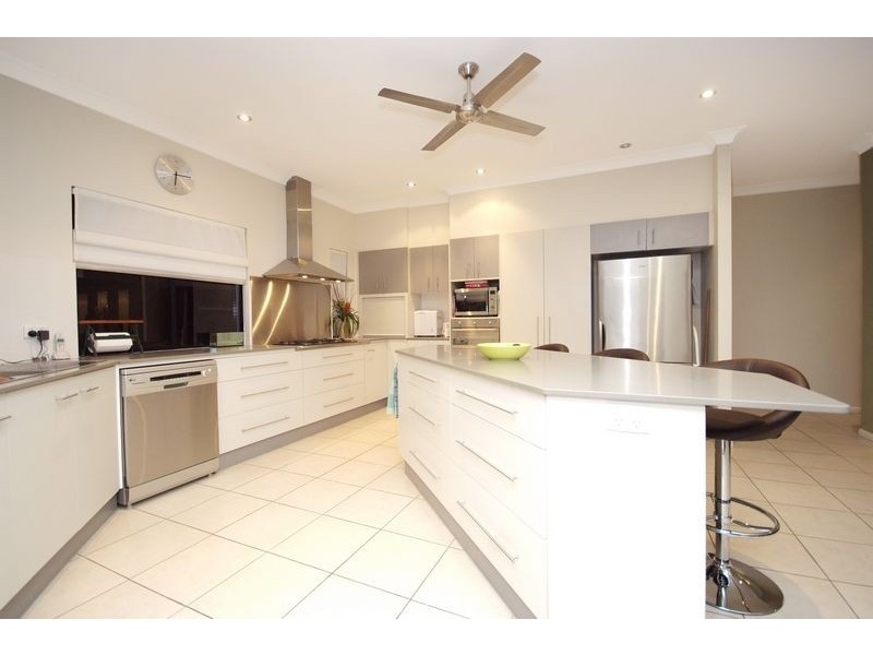 16 PLAYFORD CLOSE, Brinsmead QLD 4870