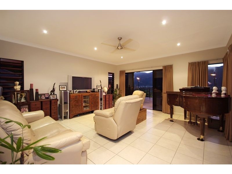 16 PLAYFORD CLOSE, Brinsmead QLD 4870