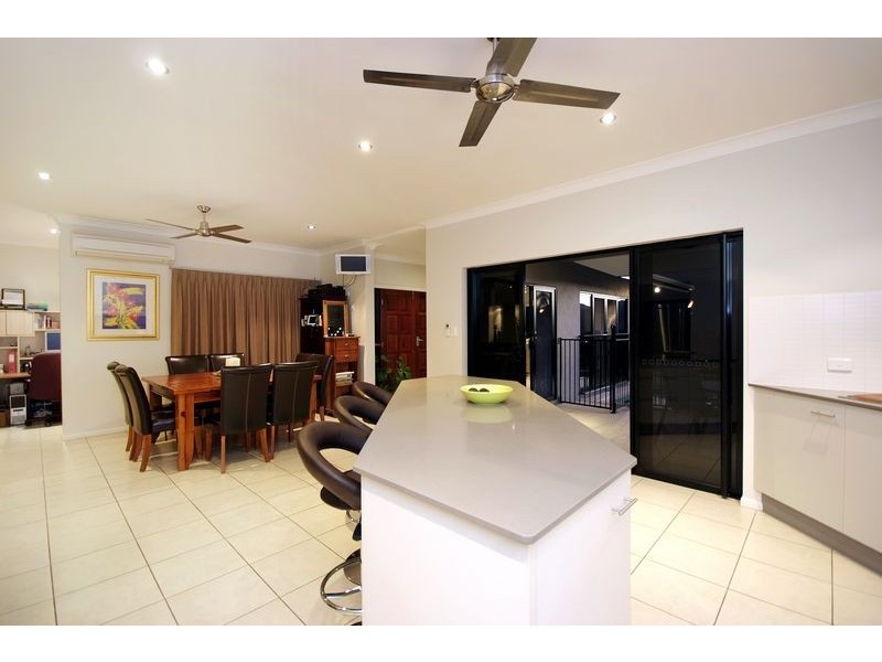 16 PLAYFORD CLOSE, Brinsmead QLD 4870