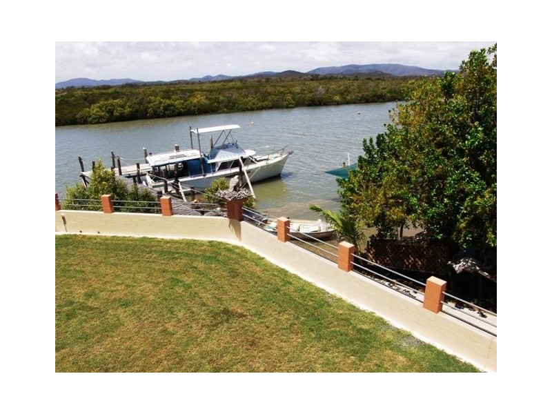 2 Giorgi Close, Keppel Sands QLD 4702