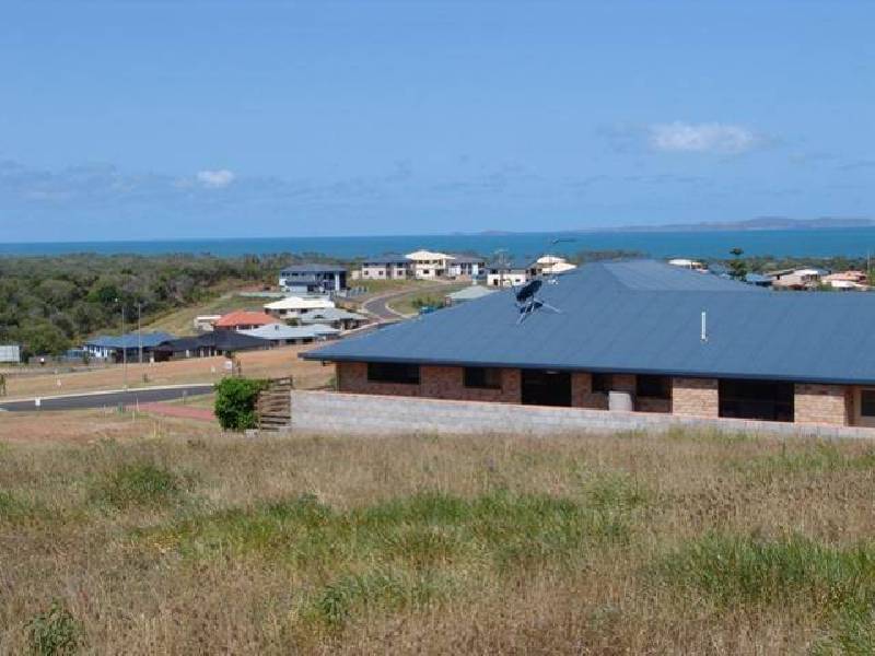 8  Pitcairn Court, Pacific Heights, Yeppoon QLD 4703