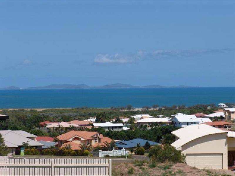 8  Pitcairn Court, Pacific Heights, Yeppoon QLD 4703