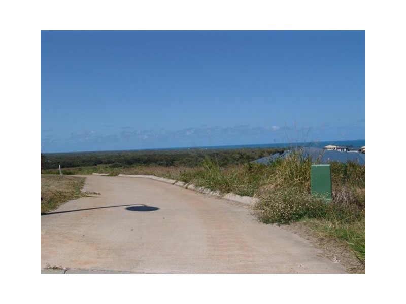 8  Pitcairn Court, Pacific Heights, Yeppoon QLD 4703