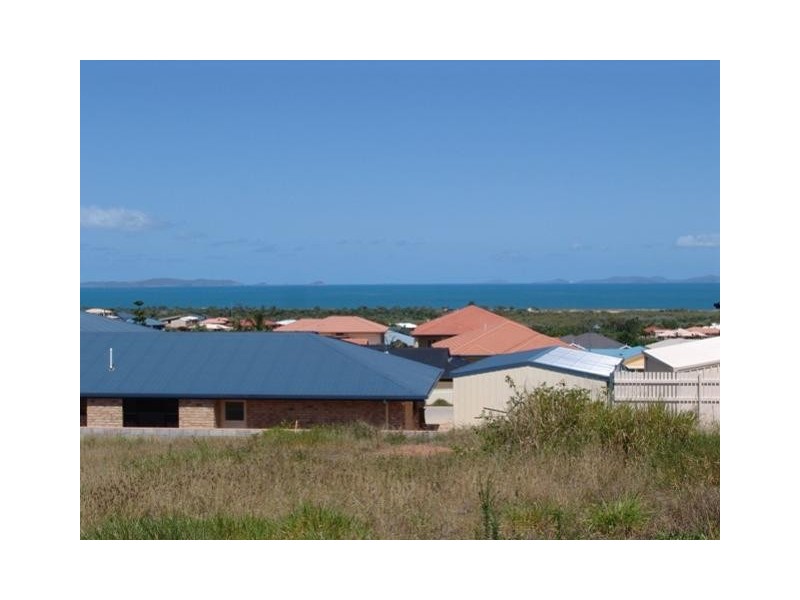 8  Pitcairn Court, Pacific Heights, Yeppoon QLD 4703