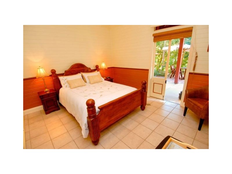8 Phillip Street, Emu Park QLD 4710
