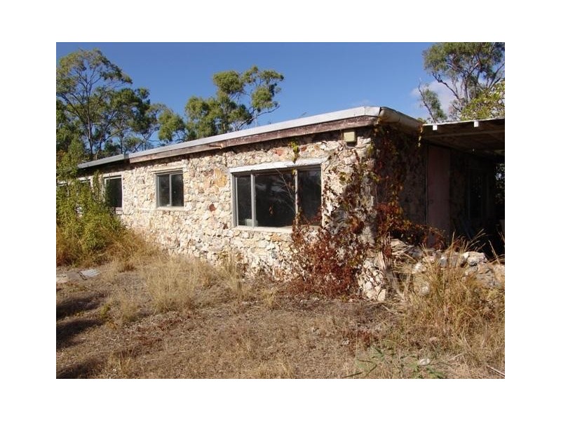 0   Island Esplanade Quion Island, Gladstone QLD 4680