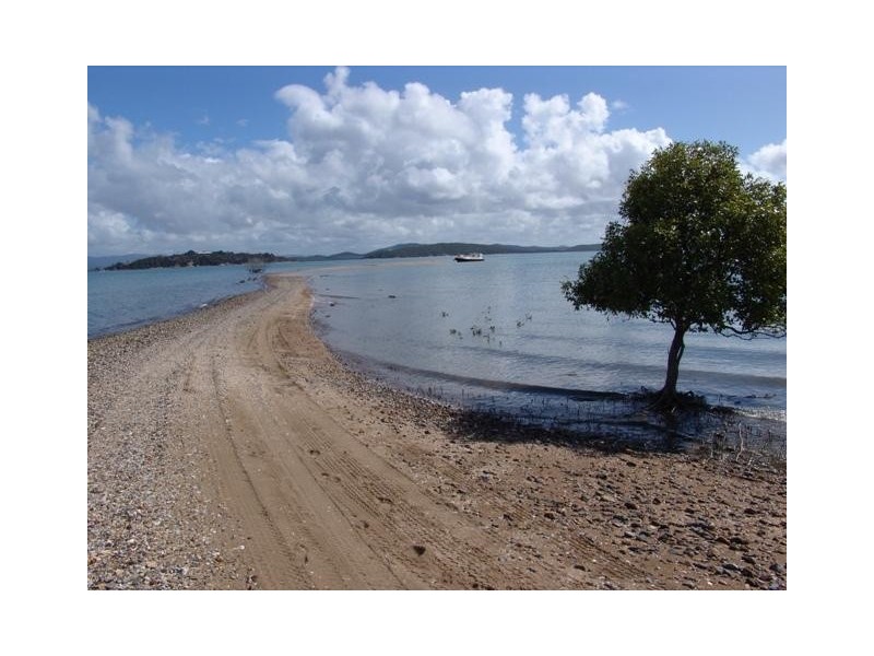 0   Island Esplanade Quion Island, Gladstone QLD 4680