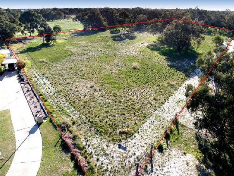 16 Jacaranda Drive, North Yunderup WA 6208