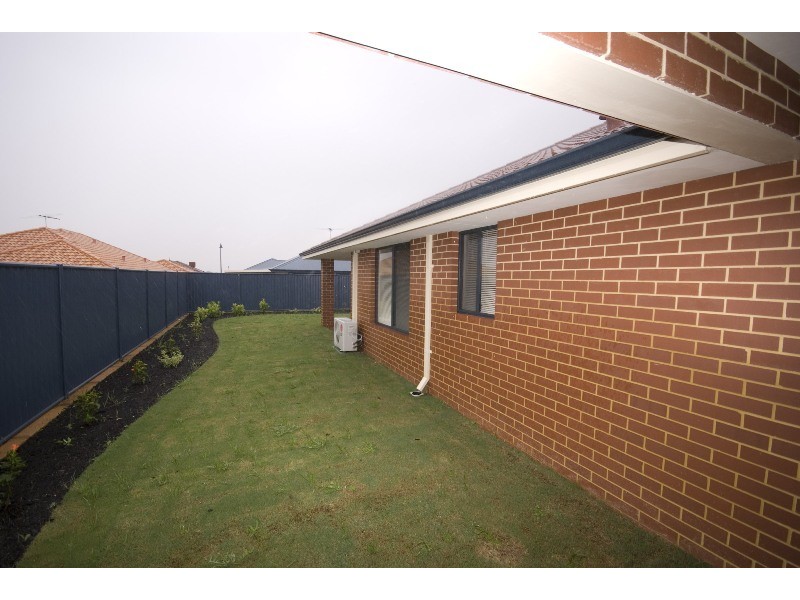 24  Larsen Road, Byford WA 6122