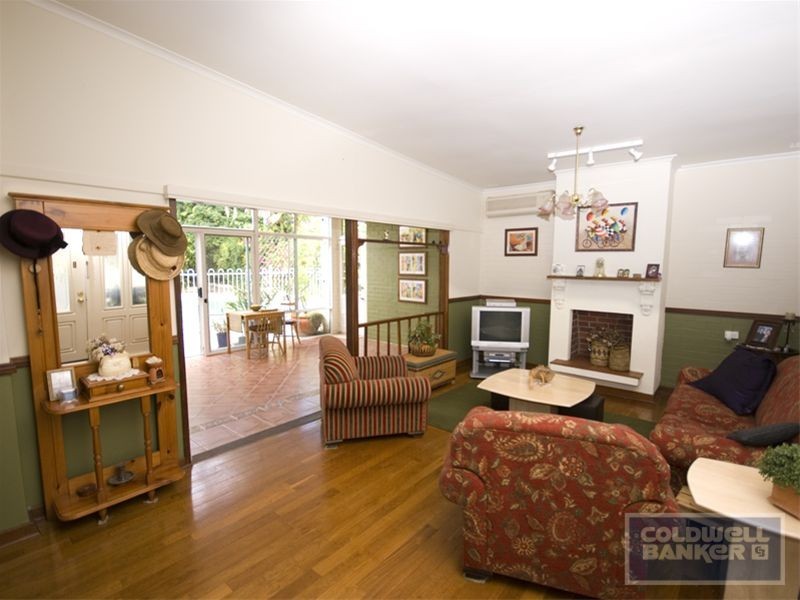 60   Kitchener Road, Melville WA 6156