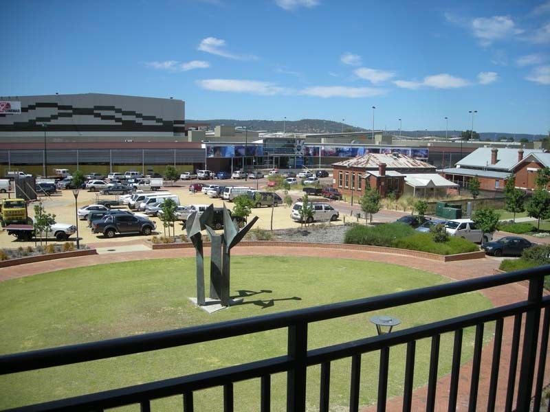 10/10  keane Street, Midland WA 6056