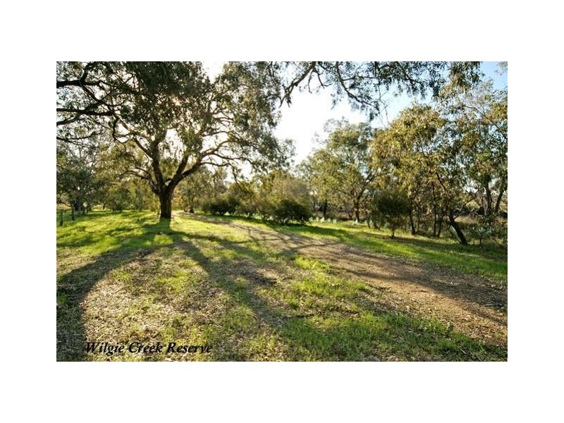 16 Jacaranda Drive, North Yunderup WA 6208