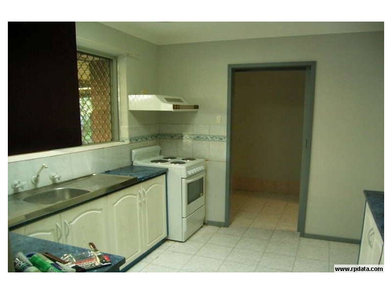 2  Slee Ave, Kelmscott WA 6111