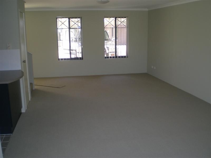 9/11  Choseley Place, Langford WA 6147