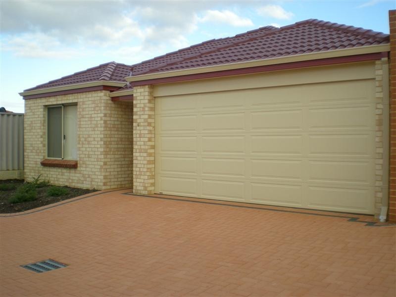 6/11  Priest Road, Landsdale WA 6065