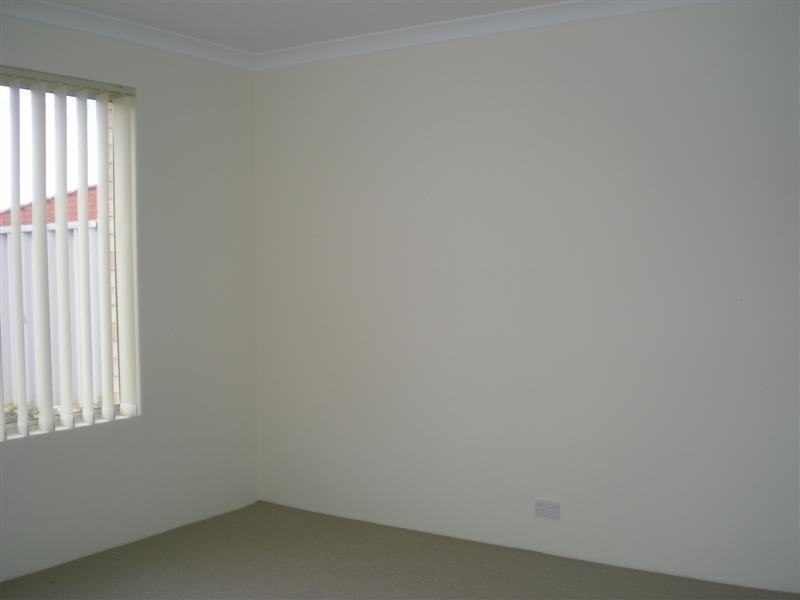 6/11  Priest Road, Landsdale WA 6065