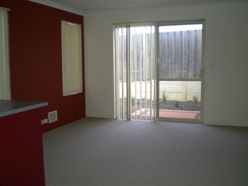 6/11  Priest Road, Landsdale WA 6065