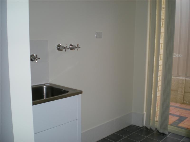 6/11  Priest Road, Landsdale WA 6065