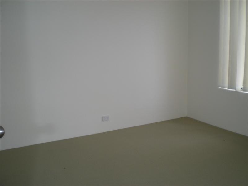 9/11  Priest Road, Landsdale WA 6065