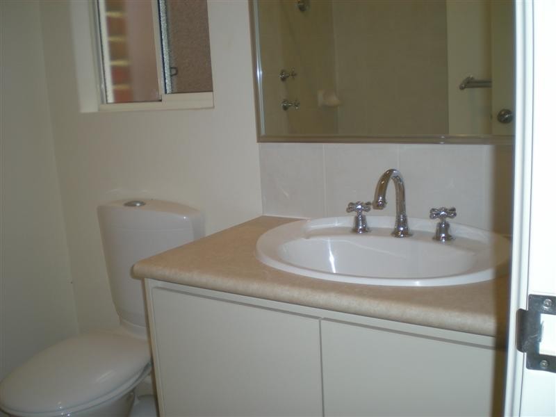 9/11  Priest Road, Landsdale WA 6065