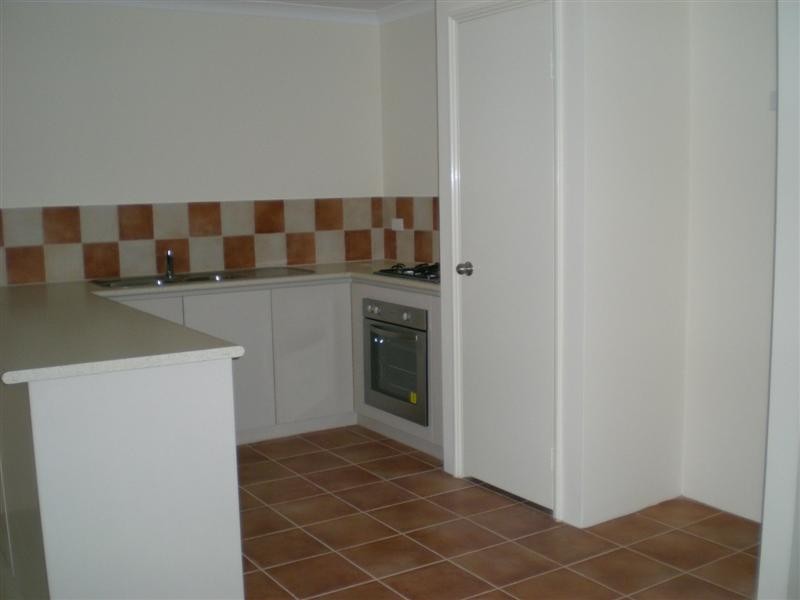 9/11  Priest Road, Landsdale WA 6065