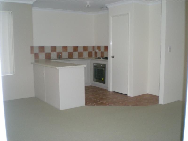 9/11  Priest Road, Landsdale WA 6065