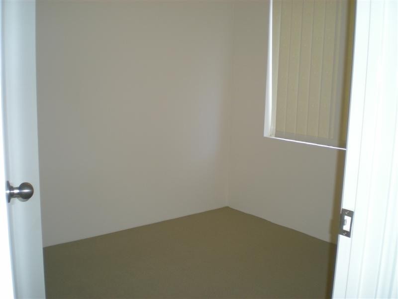 9/11  Priest Road, Landsdale WA 6065