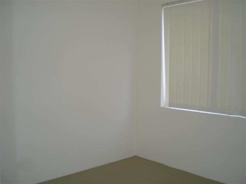 9/11  Priest Road, Landsdale WA 6065