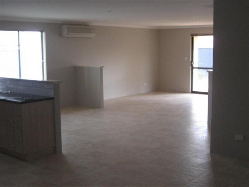 32  Larsen Road, Byford WA 6122