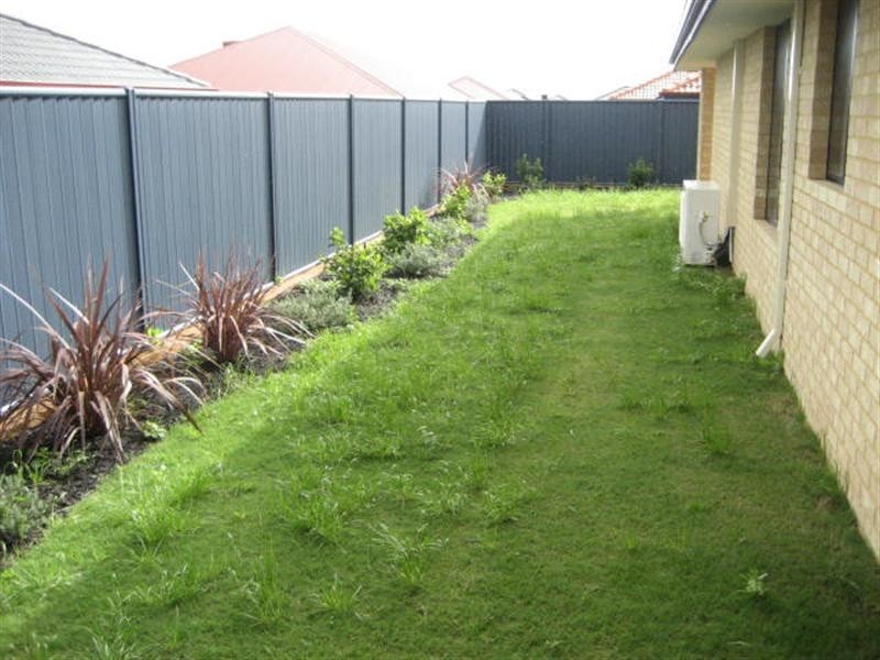 32  Larsen Road, Byford WA 6122