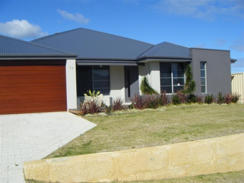 37  McCubbin Loop, Dawesville WA 6210