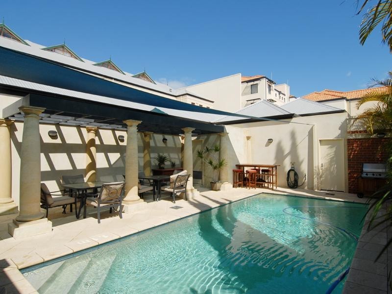 9/12   Doepel Street, North Fremantle WA 6159