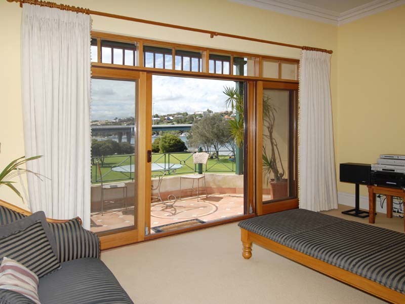 9/12   Doepel Street, North Fremantle WA 6159