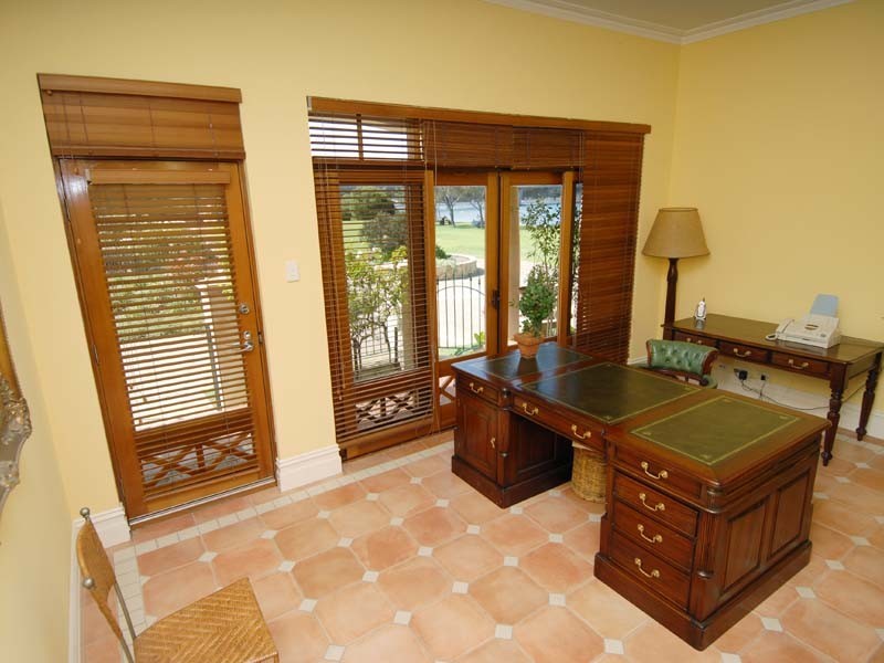 9/12   Doepel Street, North Fremantle WA 6159