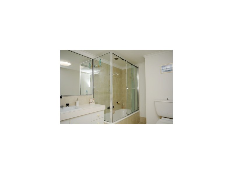 61/5 Admiralty Drive, Paradise Waters QLD 4217