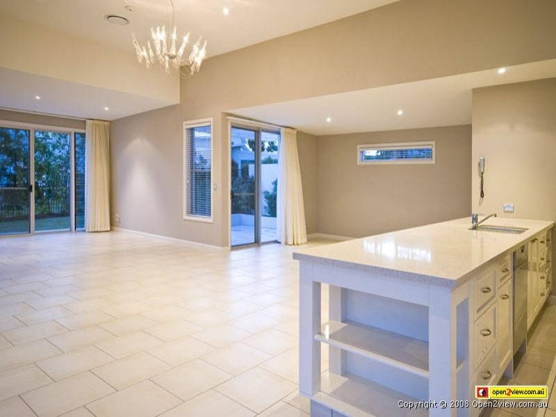 5004 Riverwood Grove, Royal Pines, Ashmore QLD 4214